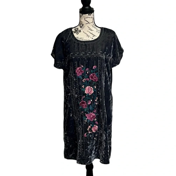 Chelsea & Theodore Black Crushed Velvet Embroidered Mini Dress Women’s S - Picture 2 of 10